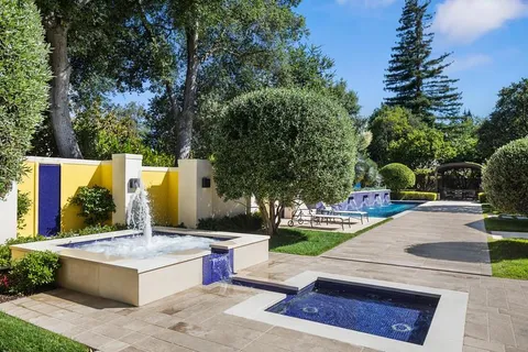 a view of a house with backyard and sitting area