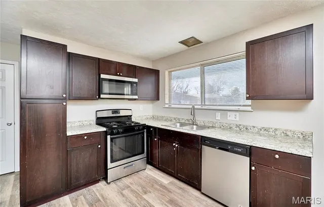 $179,900 | 1610 Jackson Lane, Florissant, MO 63031