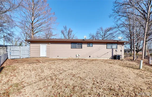 $179,900 | 1610 Jackson Lane, Florissant, MO 63031