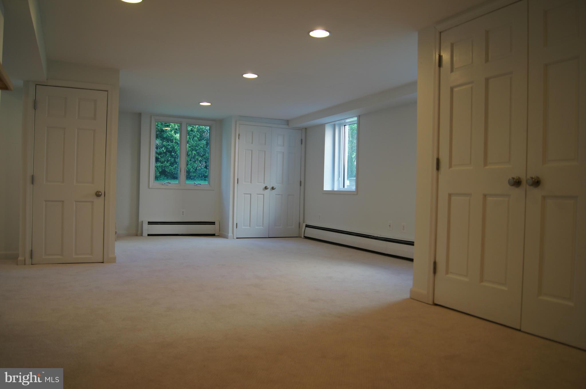 906 Rappaix Court Baltimore, MD 21286 - Photo 16 of 29 Family Room with full bathroom.