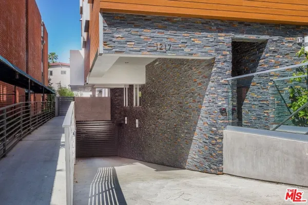 $6,750 | 1217 Horn Avenue, Unit 101, West Hollywood, CA 90069