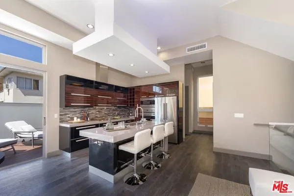 $6,750 | 1217 Horn Avenue, Unit 101, West Hollywood, CA 90069