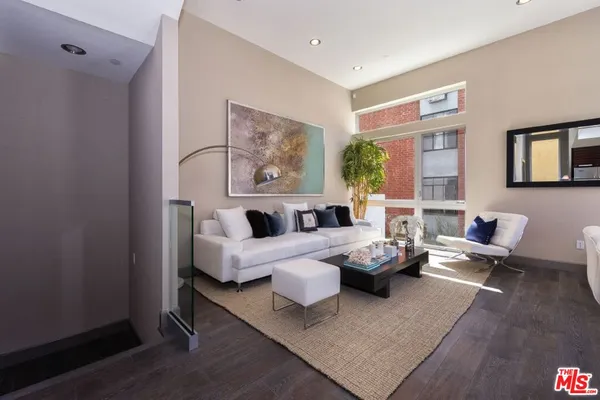 $6,750 | 1217 Horn Avenue, Unit 101, West Hollywood, CA 90069