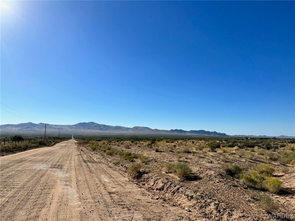 91 Lobo Road Dolan Springs, AZ 86441 - Photo 3 of 4