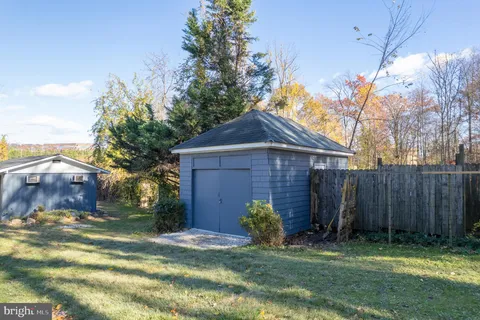 a view of a house with backyard and porch