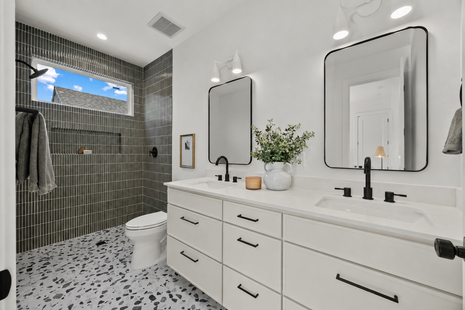 6502 Porter Street, Unit 2 Austin, TX 78741 - Photo 17 of 20 Ensuite Bath