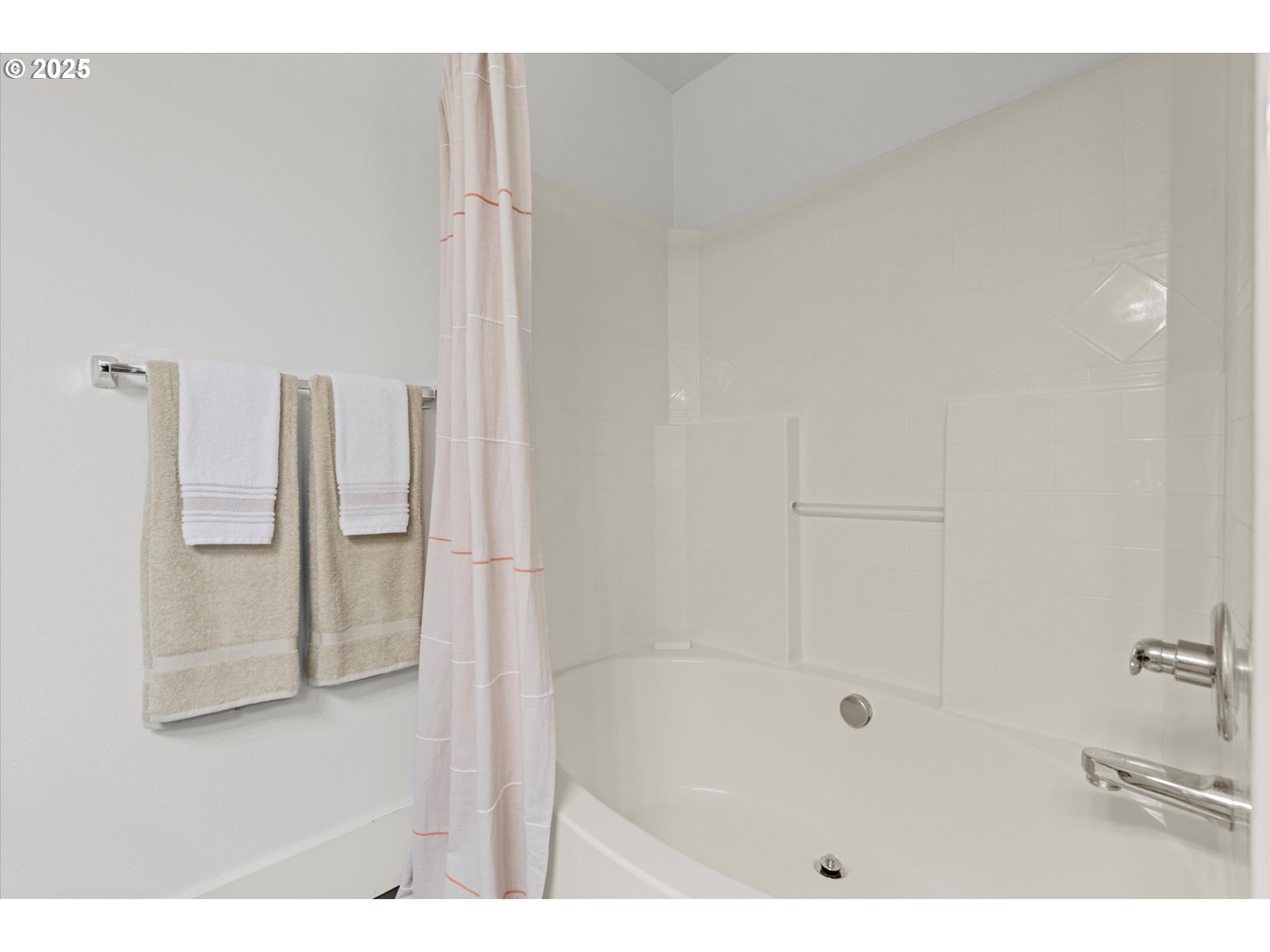 806 Northwest 118th Avenue, Unit 103 Portland, OR 97229 - Photo 28 of 46