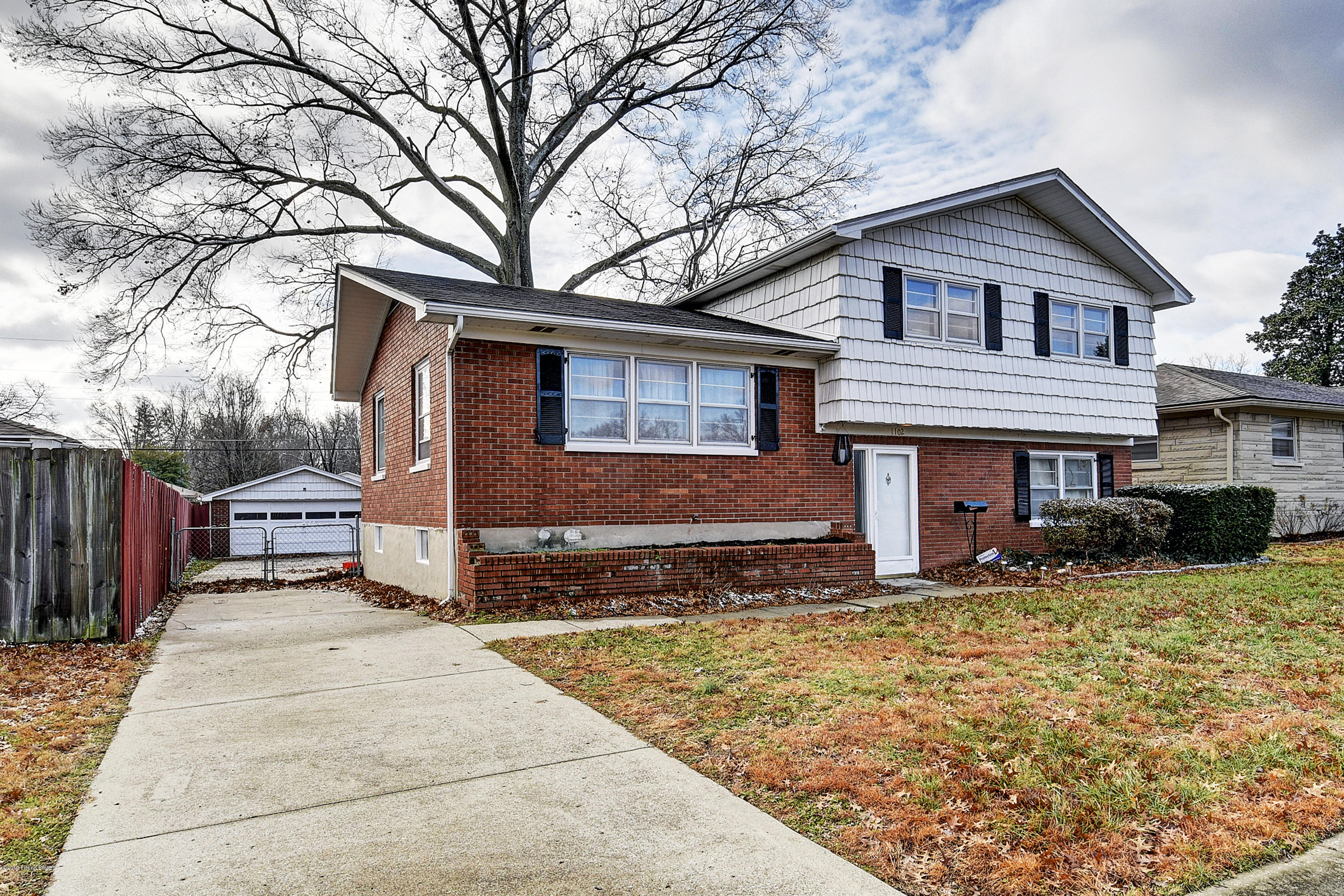 1102 Clayborne Road Louisville, KY 40214 - Photo 2 of 30 _DSC1849_50_51_52_53