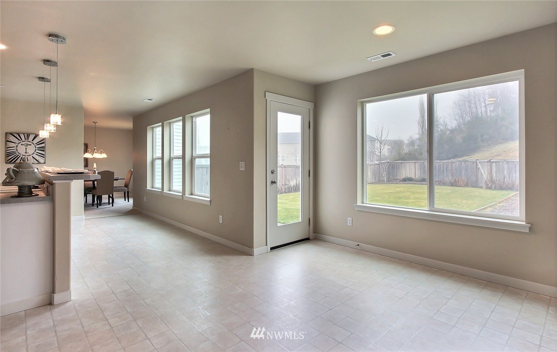 1306 Foreman Road DuPont, WA 98327 - Photo 4 of 15