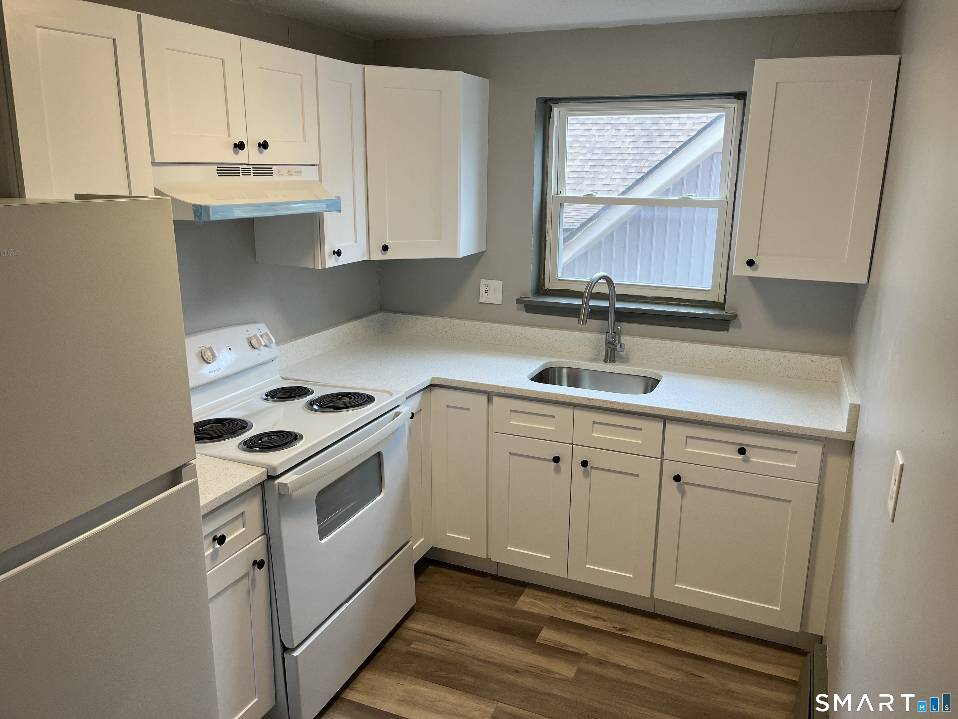 32 Cook Avenue, Unit D27 Meriden, CT 06451 - Photo 2 of 11