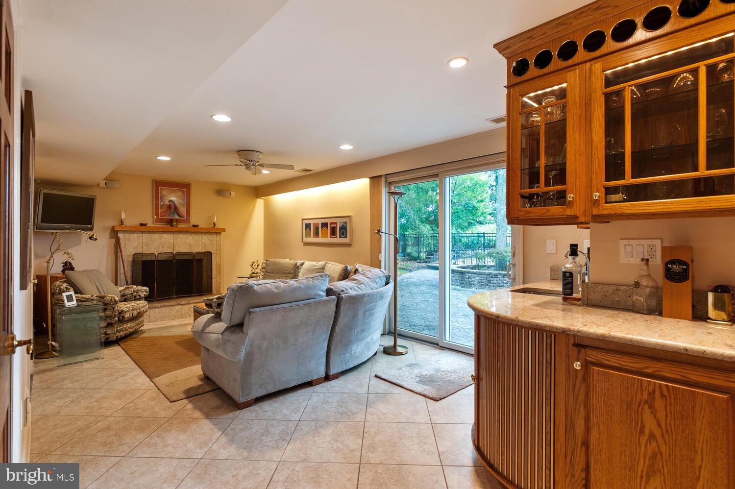 144 Oak Creek Road Hightstown, NJ 08520 - Photo 21 of 32 Family room