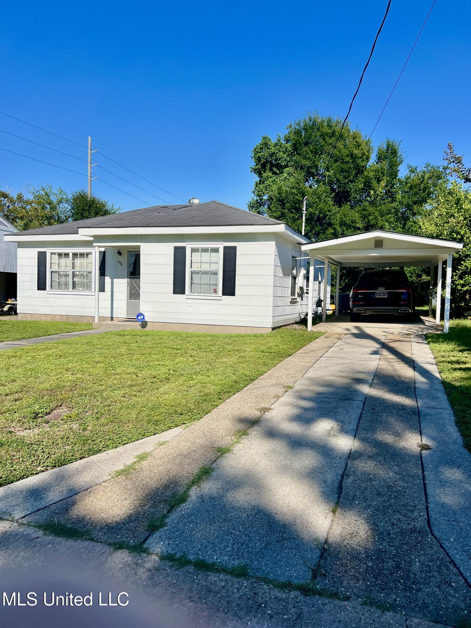 186 Summer Place Biloxi, MS 39530 - Photo 2 of 39 IMG_5409 (1)