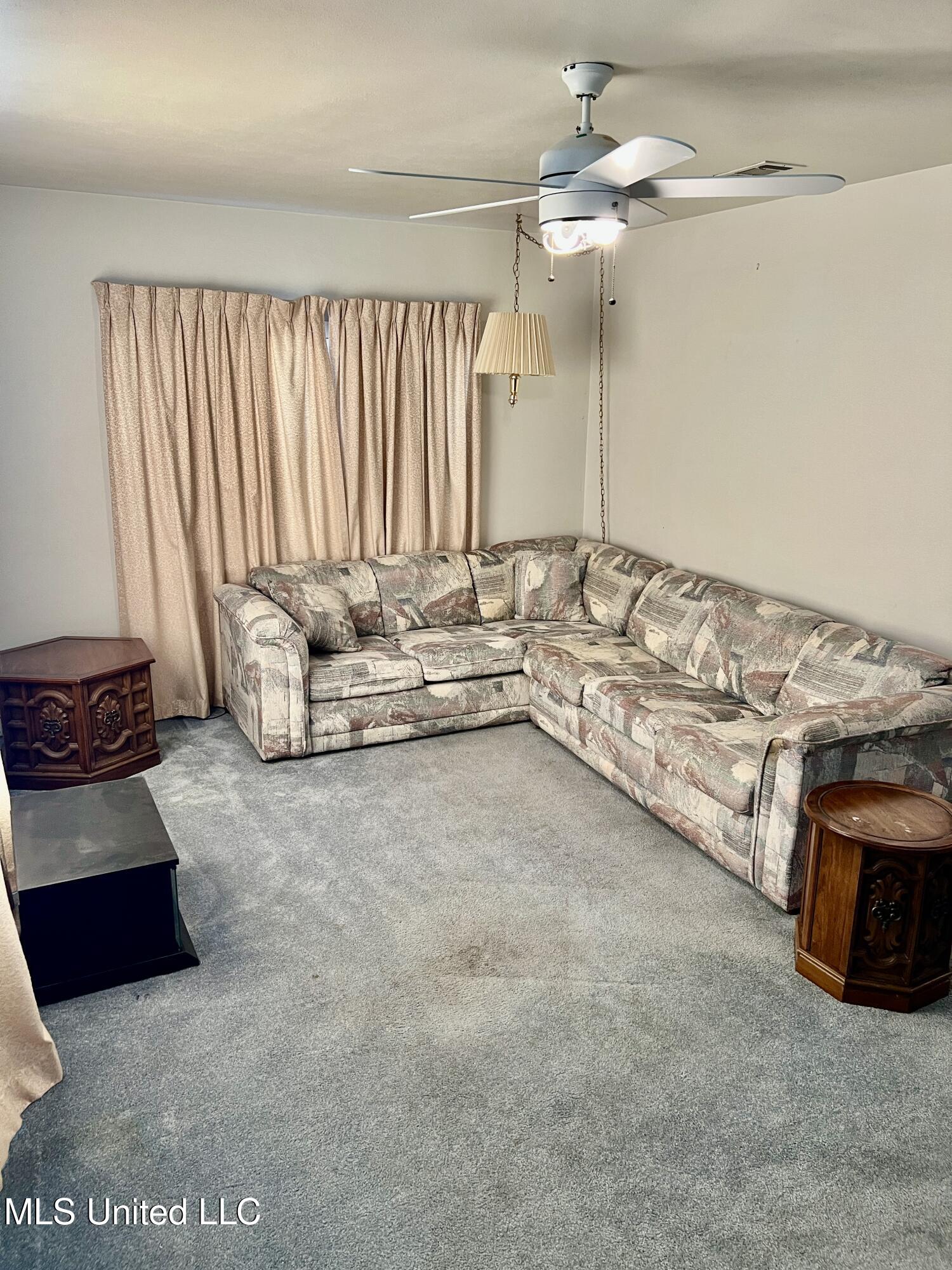 186 Summer Place Biloxi, MS 39530 - Photo 3 of 39 IMG_5375