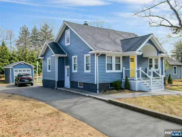 $949,000 | 8 Edgewood Avenue, Wyckoff, NJ 07481