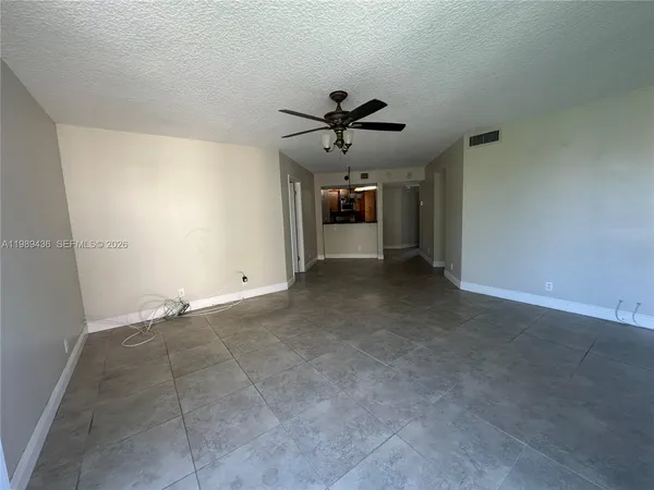 $2,850 | 10401 West Broward Boulevard, Unit 301, Plantation, FL 33324