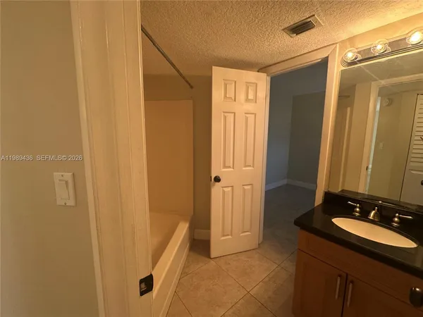 $2,850 | 10401 West Broward Boulevard, Unit 301, Plantation, FL 33324
