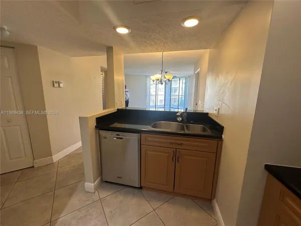 $2,850 | 10401 West Broward Boulevard, Unit 301, Plantation, FL 33324