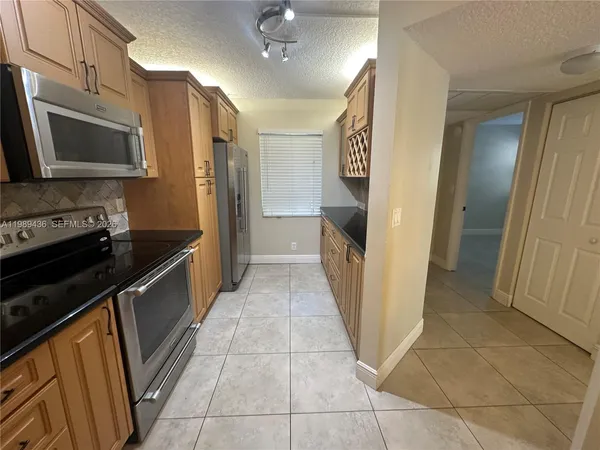 $2,850 | 10401 West Broward Boulevard, Unit 301, Plantation, FL 33324
