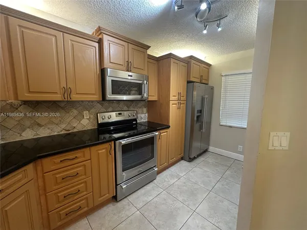 $2,850 | 10401 West Broward Boulevard, Unit 301, Plantation, FL 33324