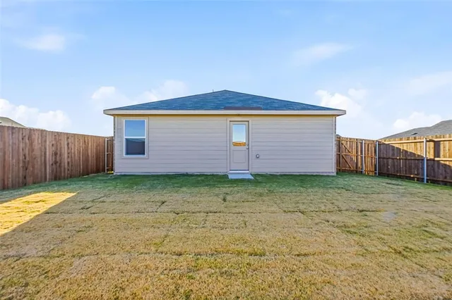 $1,775 | 2040 Shady Oaks Drive, Ennis, TX 75119