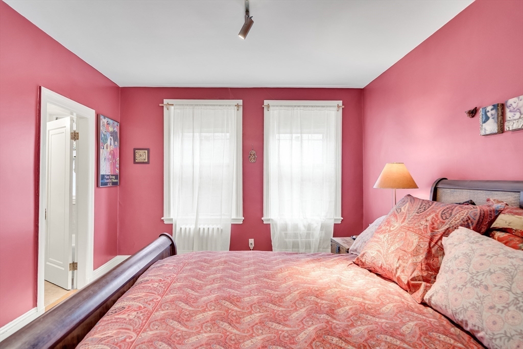 321 Tappan Street, Unit 3 Brookline, MA 02445 - Photo 23 of 39 a bedroom with a bed and a window