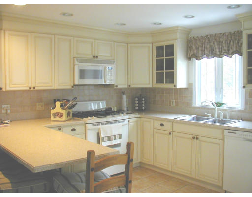206 Pearse Road Swansea, MA 02777 - Photo 5 of 10 Gallery Image 5
