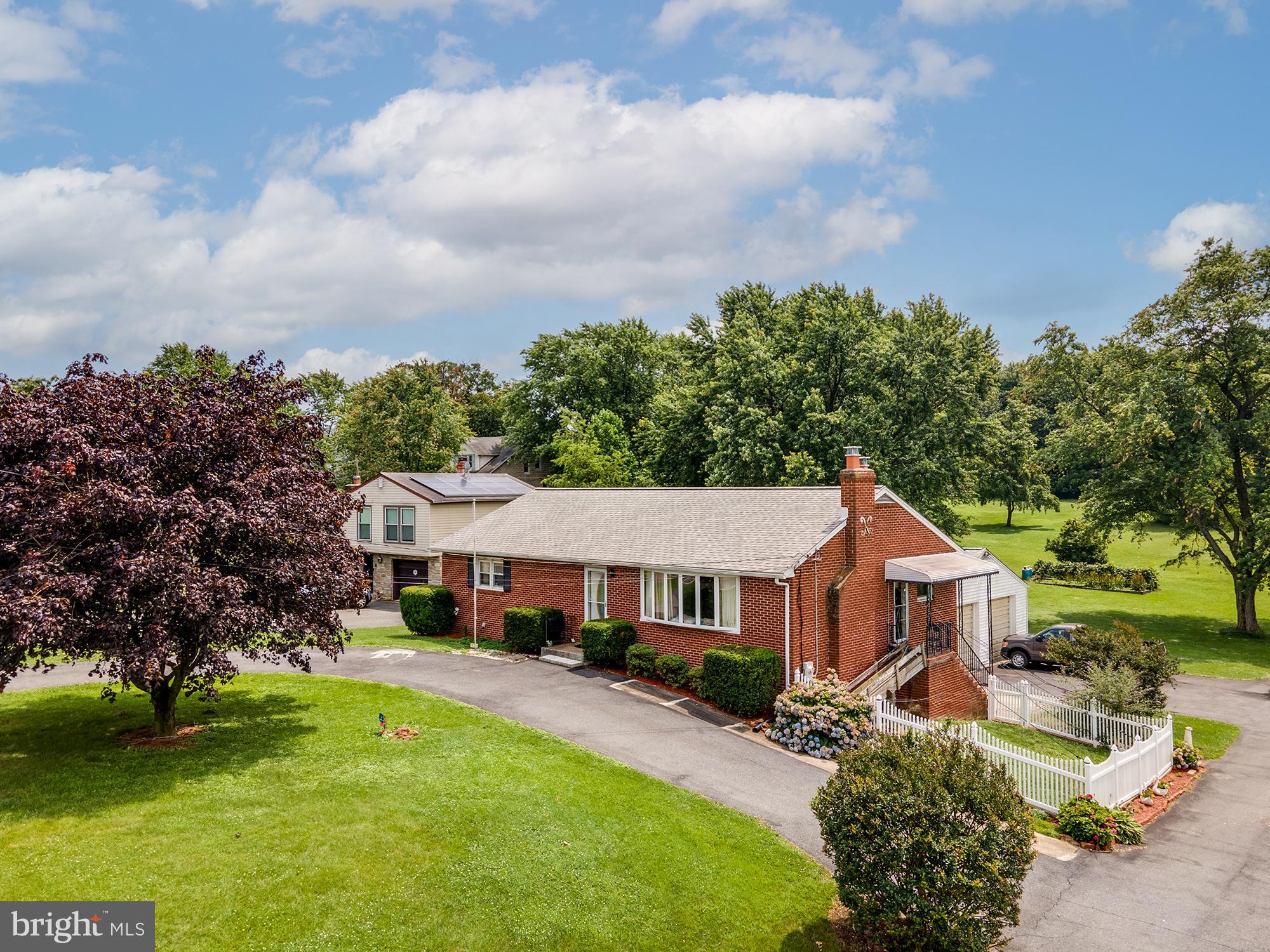 4507 Ridge Road Baltimore, MD 21236 - Photo 1 of 33 Rancher with circular driveway