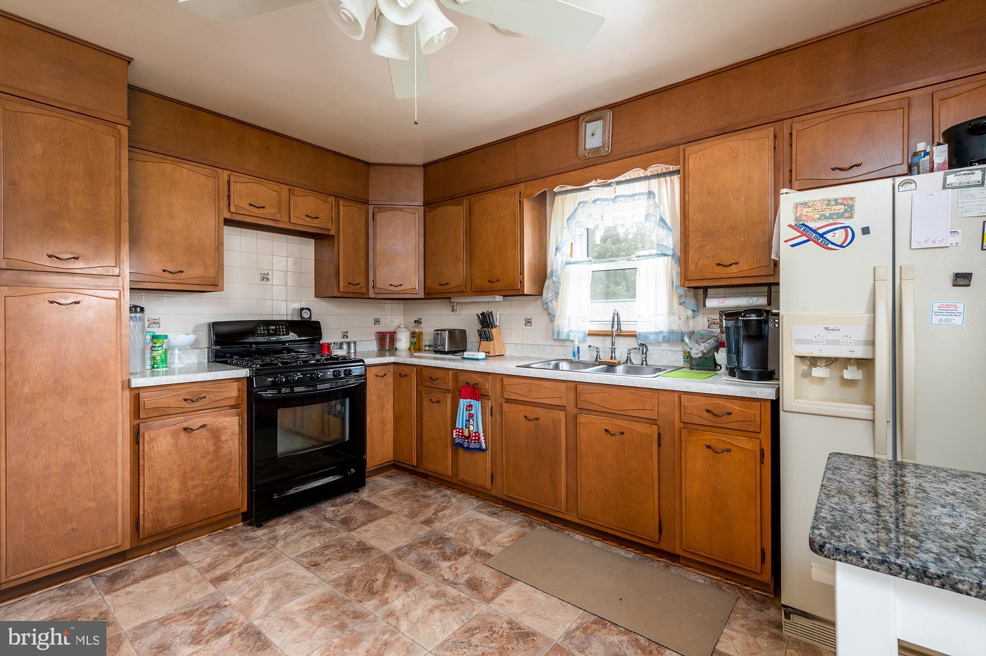 4507 Ridge Road Baltimore, MD 21236 - Photo 13 of 33 Main level kitchen