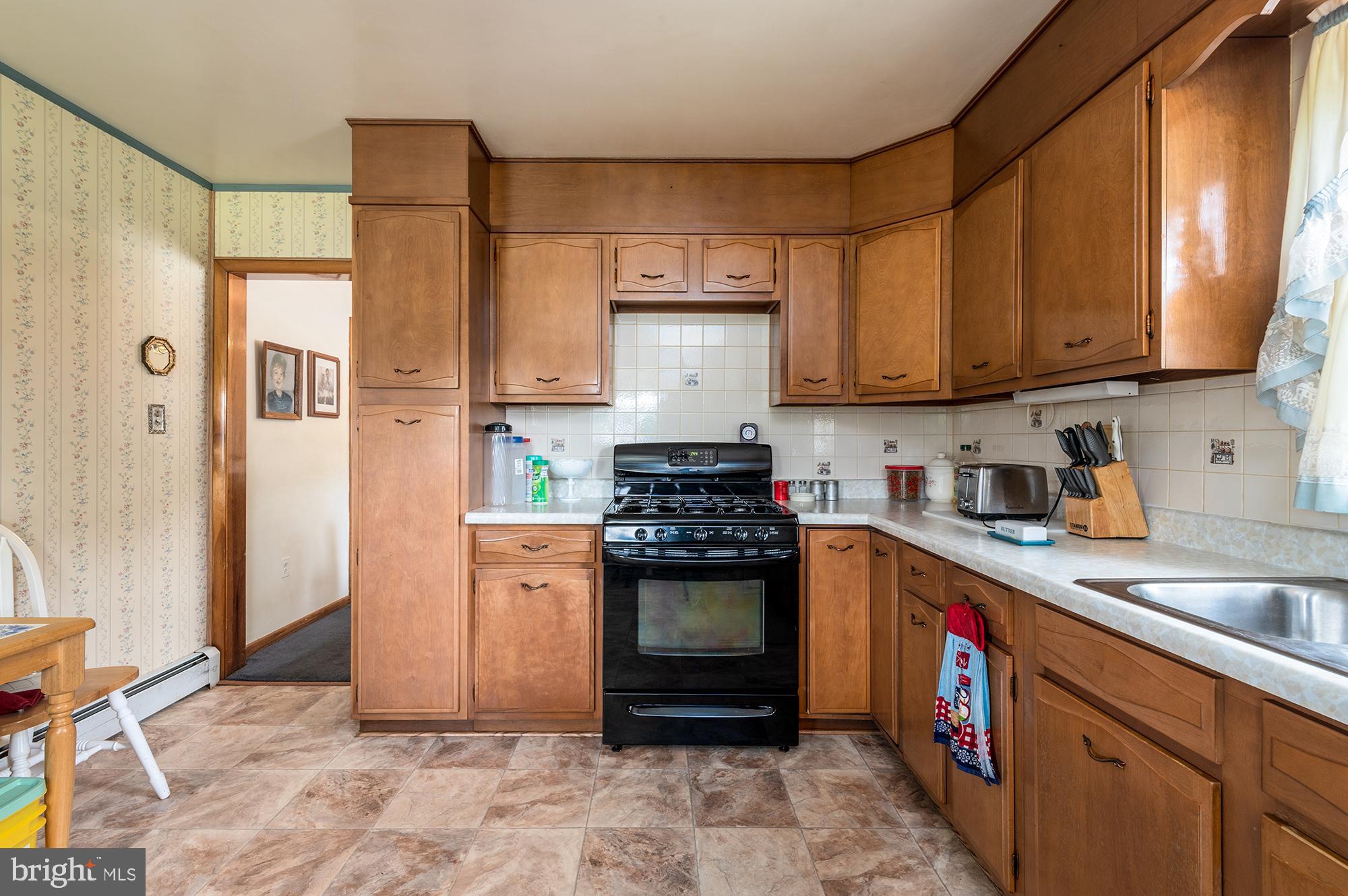 4507 Ridge Road Baltimore, MD 21236 - Photo 14 of 33 Main level kitchen