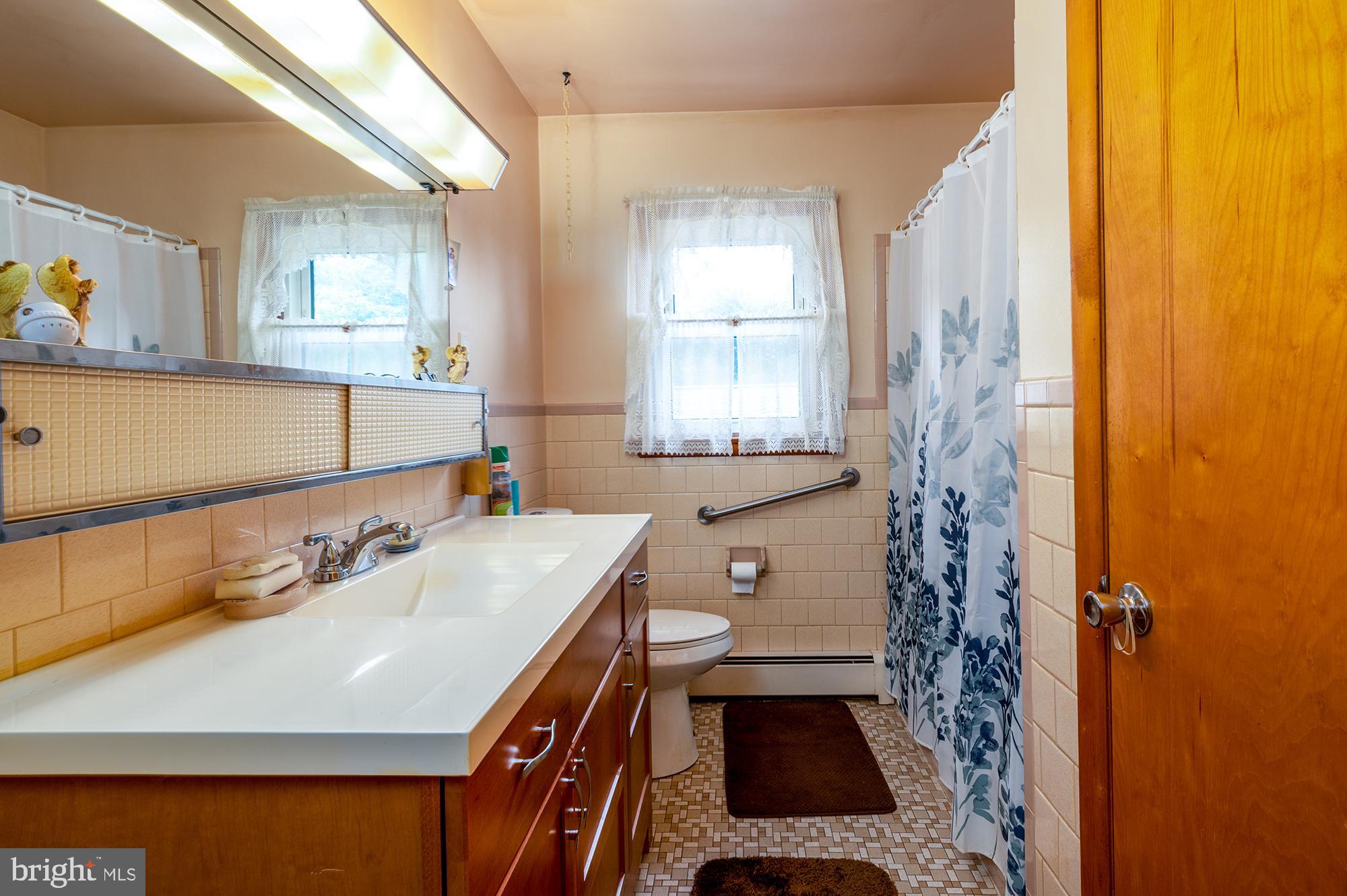 4507 Ridge Road Baltimore, MD 21236 - Photo 17 of 33 Main level bathroom