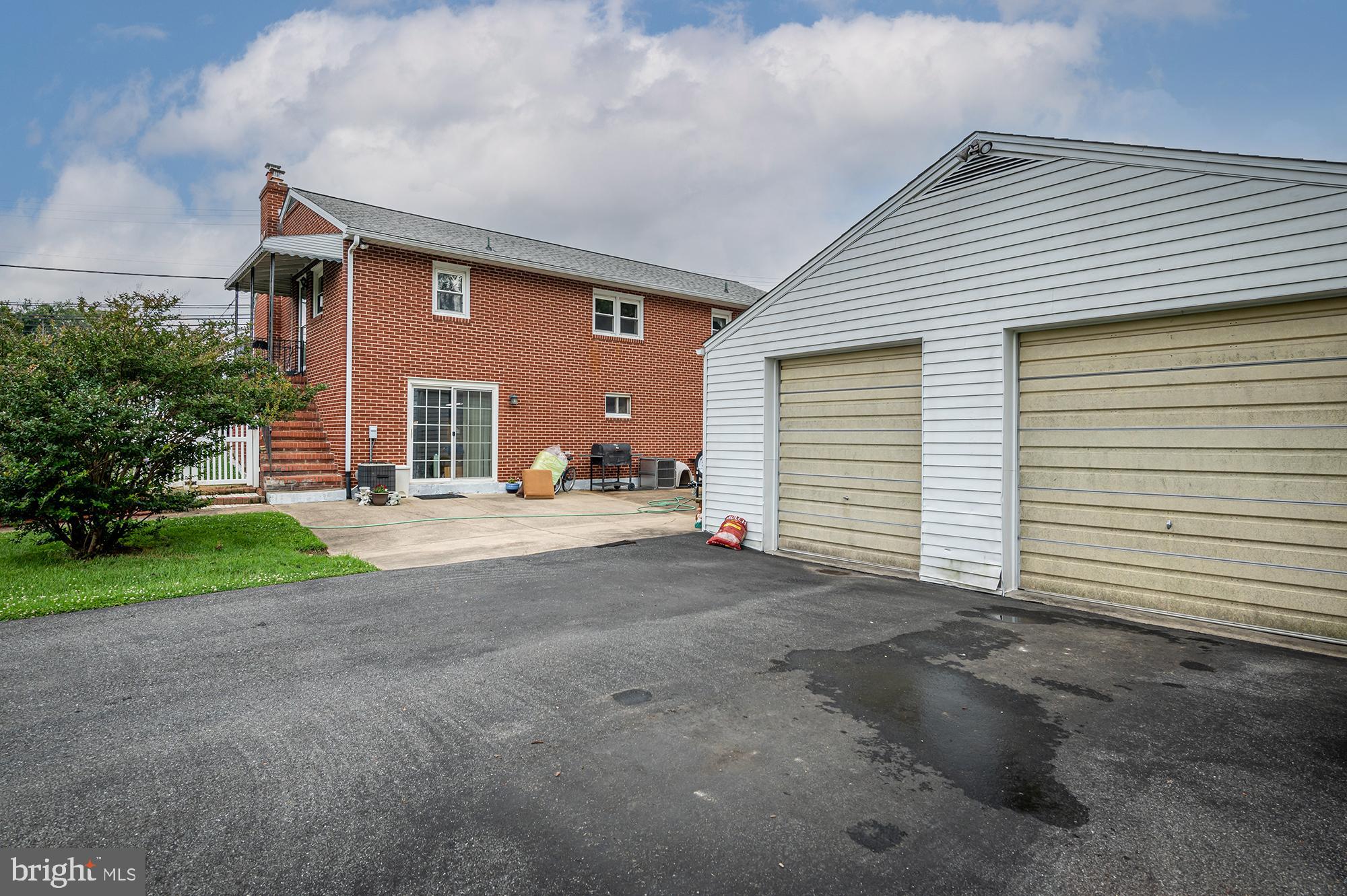 4507 Ridge Road Baltimore, MD 21236 - Photo 29 of 33 Plenty of parking