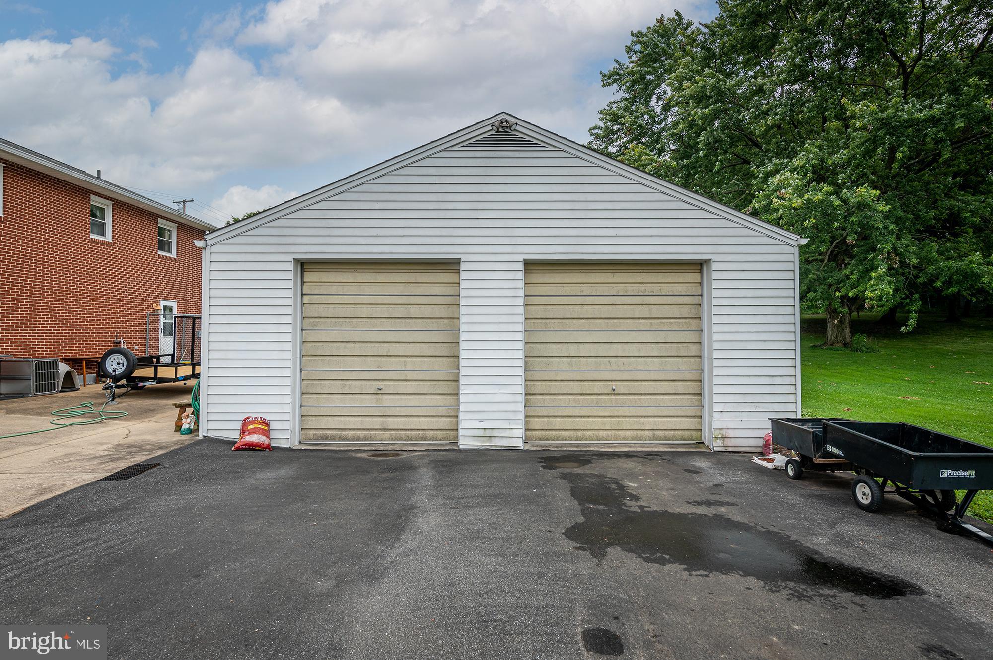4507 Ridge Road Baltimore, MD 21236 - Photo 6 of 33 2 car garage with electric