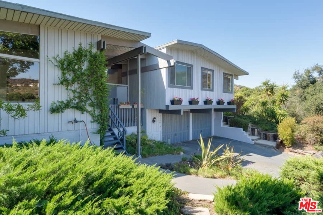 2436 Arbutus Drive Los Angeles, CA 90049 - Photo 2 of 35