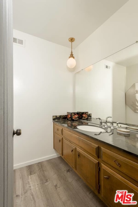 2436 Arbutus Drive Los Angeles, CA 90049 - Photo 16 of 35