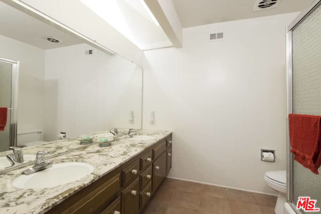 2436 Arbutus Drive Los Angeles, CA 90049 - Photo 26 of 35