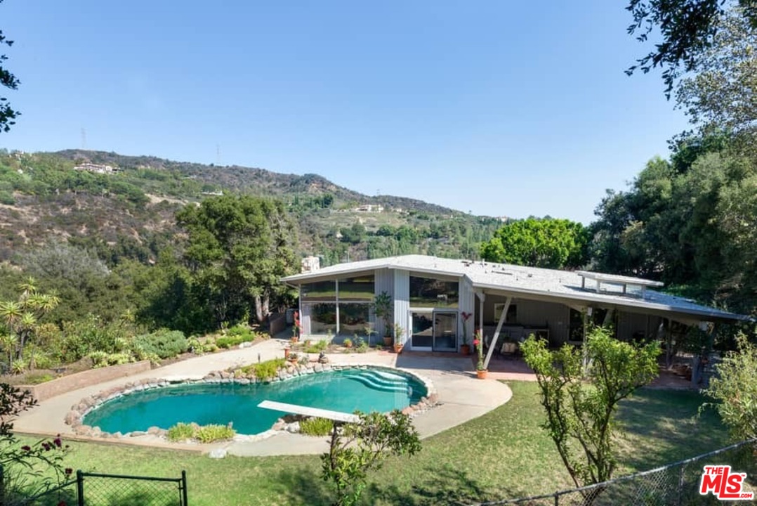 2436 Arbutus Drive Los Angeles, CA 90049 - Photo 32 of 35