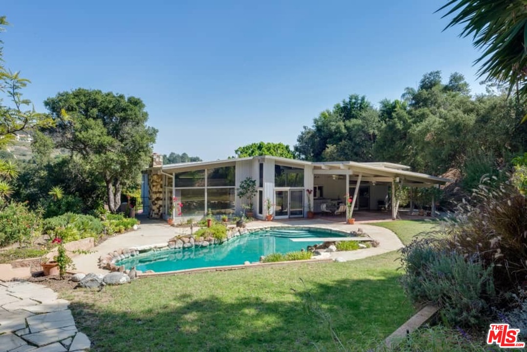 2436 Arbutus Drive Los Angeles, CA 90049 - Photo 33 of 35