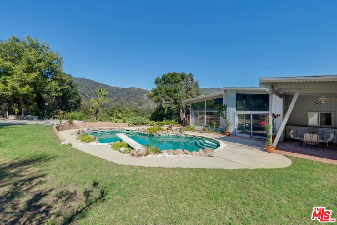 2436 Arbutus Drive Los Angeles, CA 90049 - Photo 35 of 35