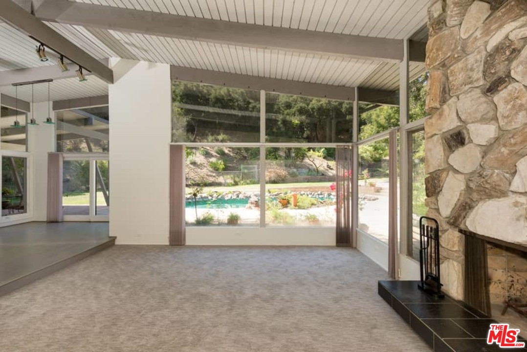 2436 Arbutus Drive Los Angeles, CA 90049 - Photo 7 of 35