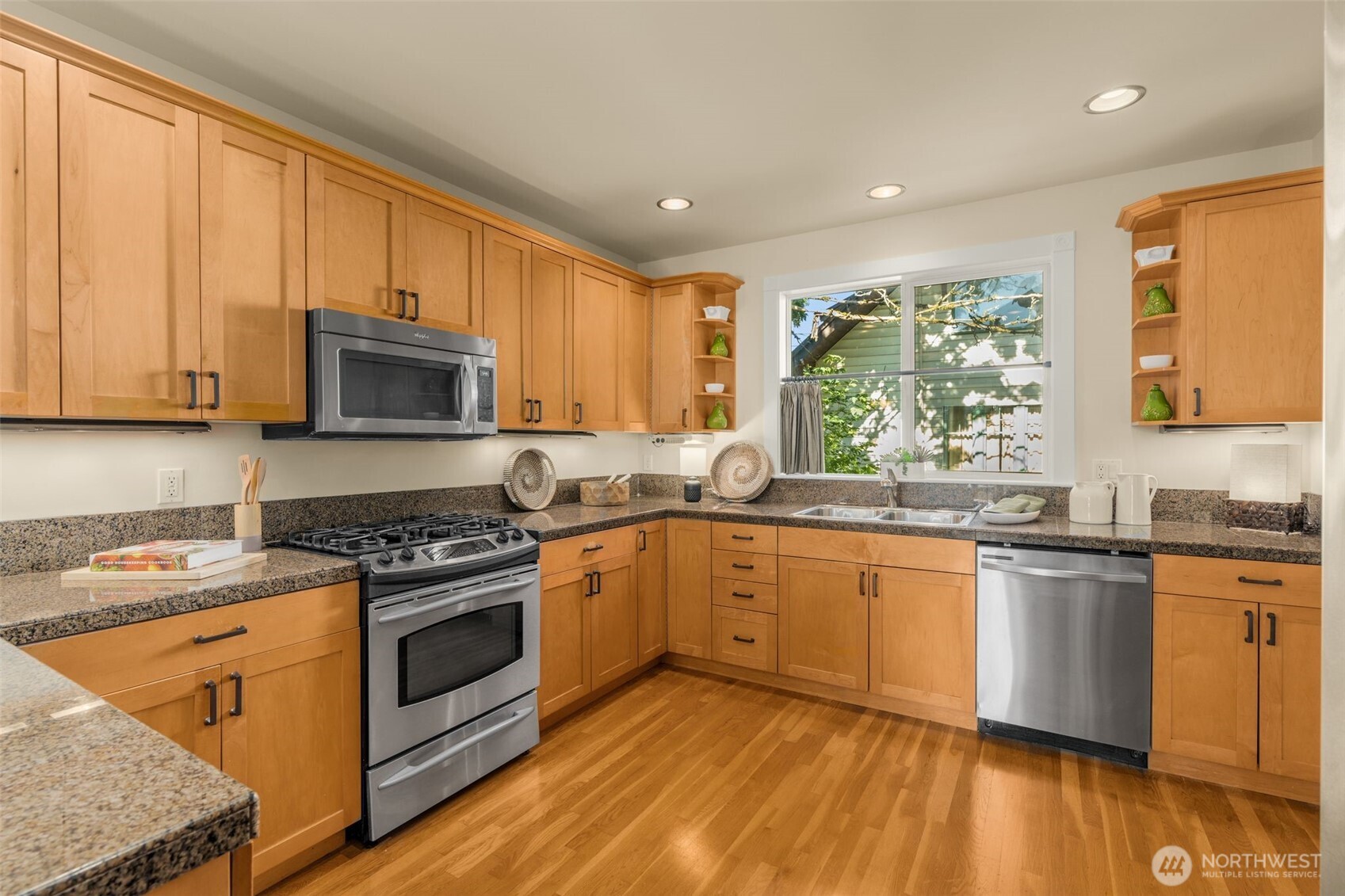 4122 Southwest Walker Street Seattle, WA 98116 - Photo 12 of 35