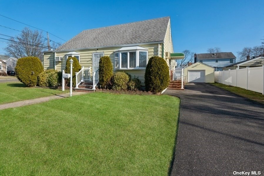 a view of a back yard of the house