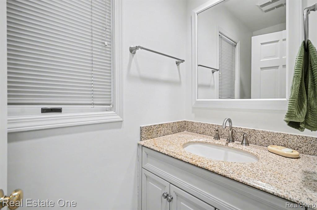 5840 Inkster Road West Bloomfield, MI 48323 - Photo 35 of 47