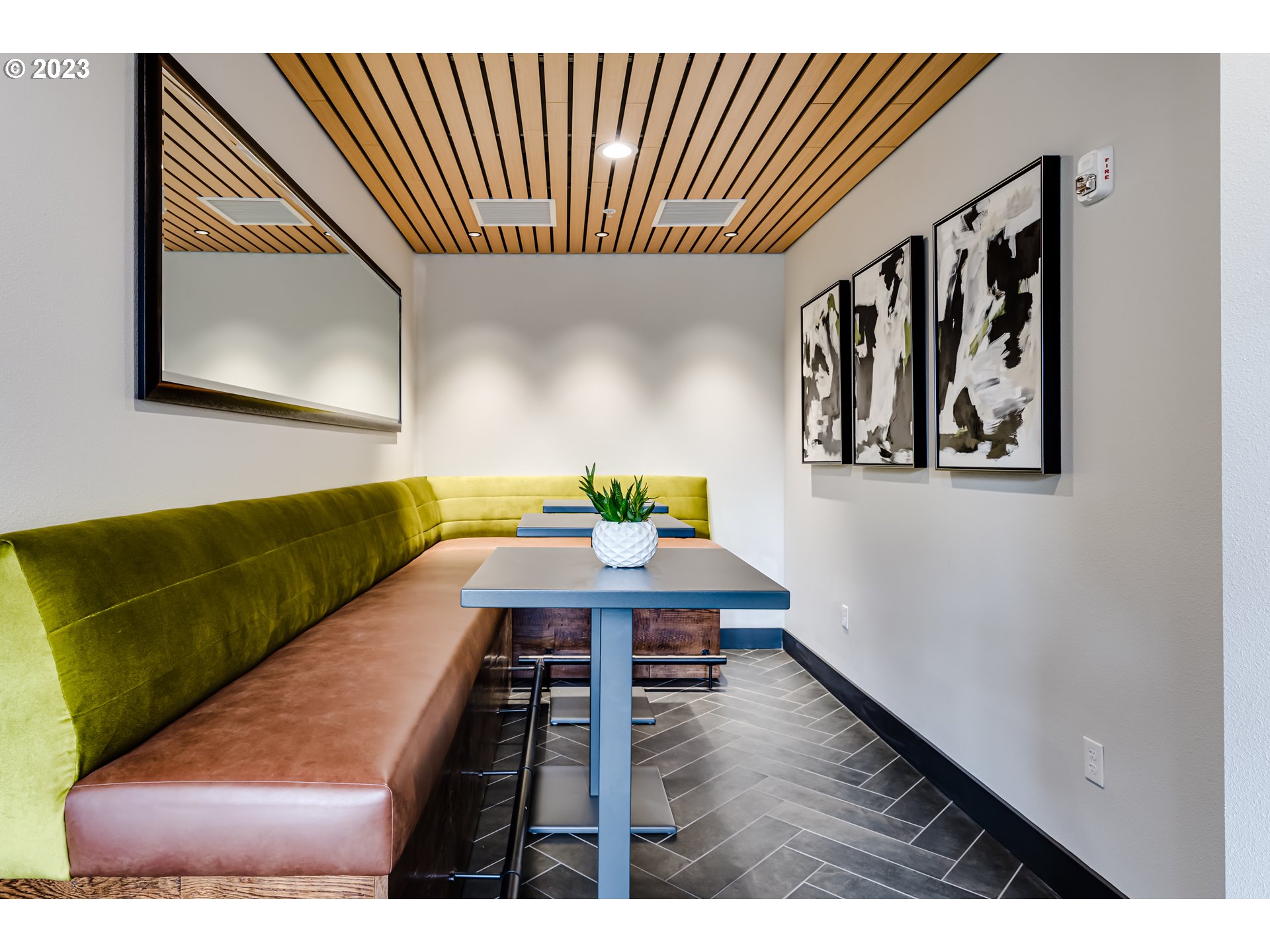 1600 Pearl Street Eugene, OR 97401 - Photo 2 of 21 a living room with furniture and wooden floor