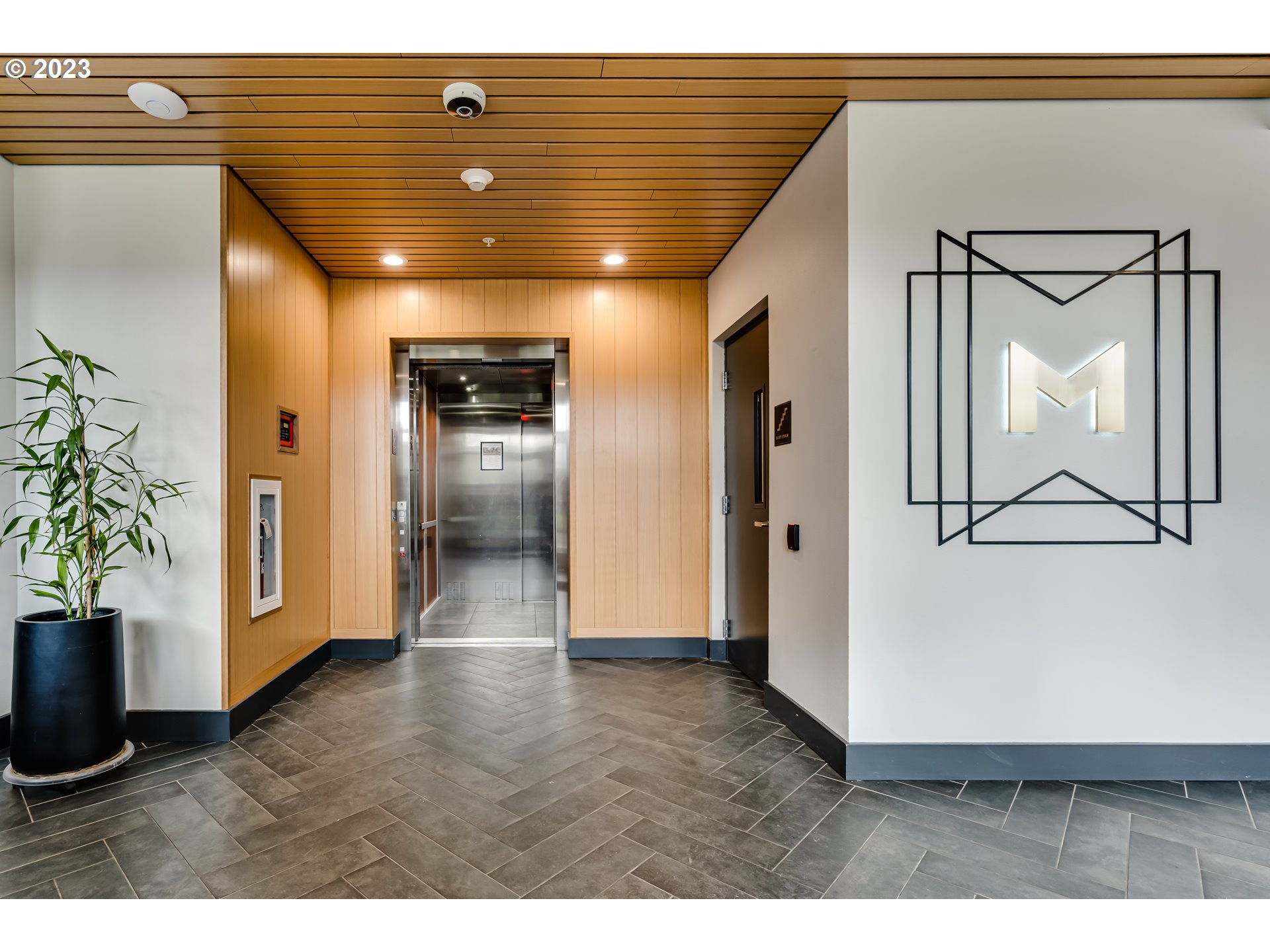 1600 Pearl Street Eugene, OR 97401 - Photo 3 of 21 a view interior of the house