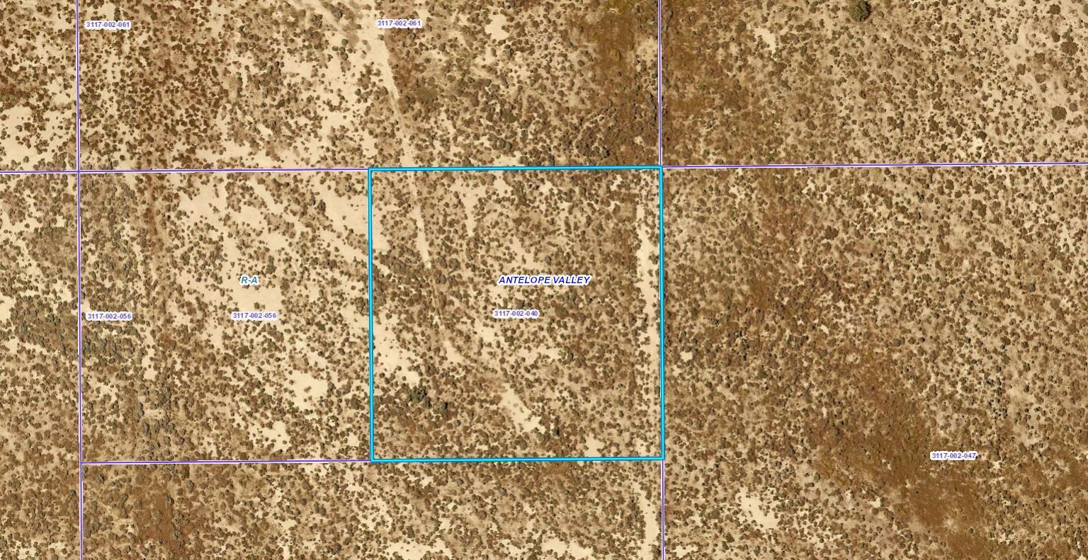 45 Stw Lancaster, CA 93536 - Photo 1 of 13 a bathroom with a shower