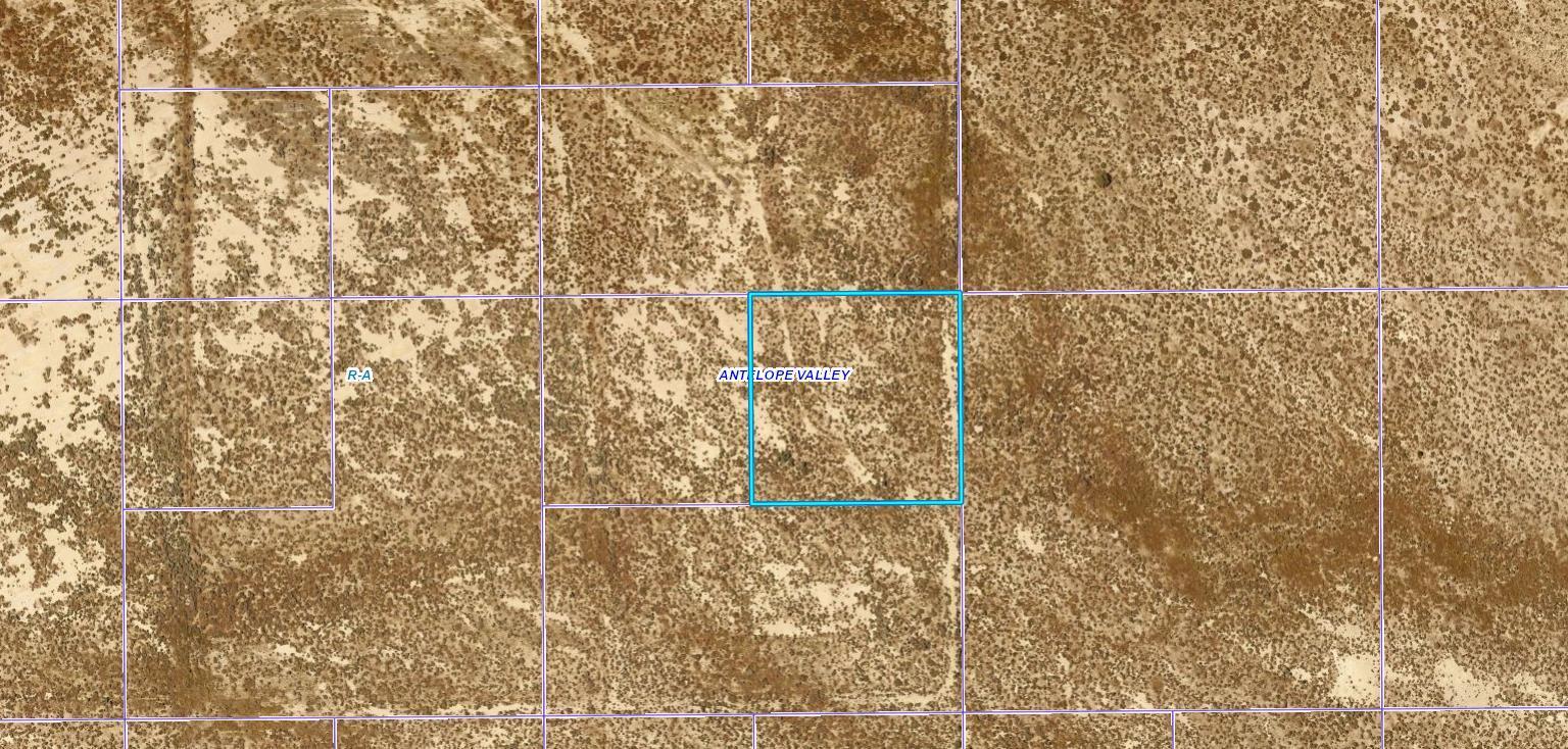 45 Stw Lancaster, CA 93536 - Photo 3 of 13 a bathroom with a shower