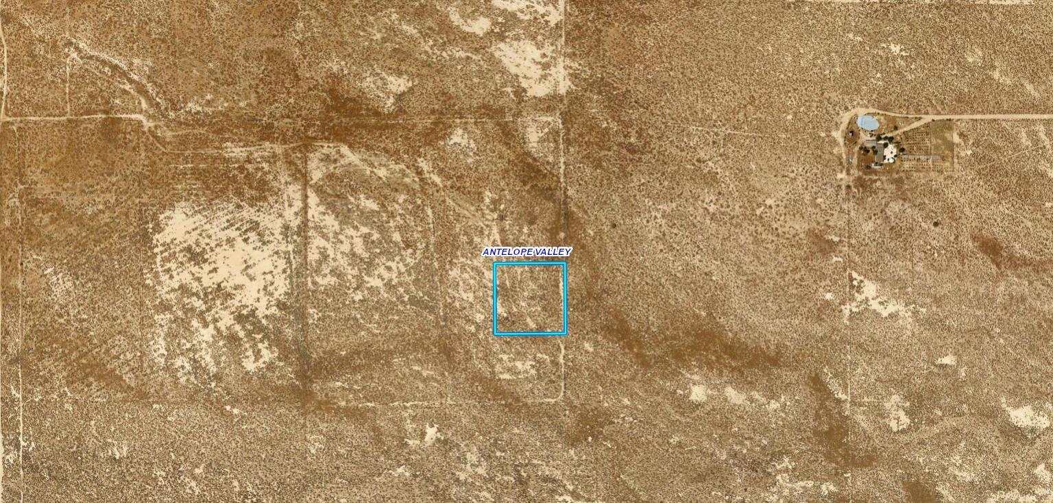 45 Stw Lancaster, CA 93536 - Photo 5 of 13 a bathroom with a shower