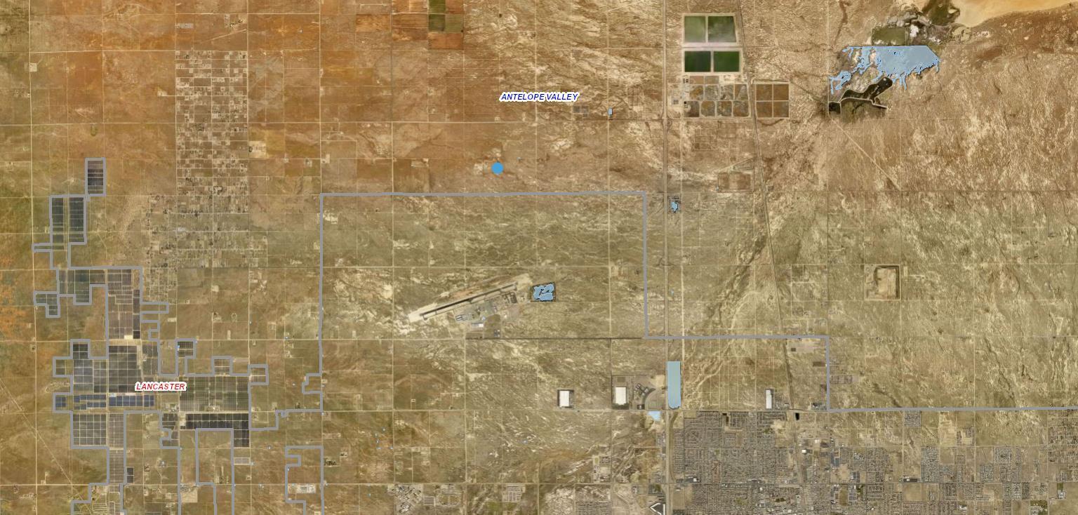 45 Stw Lancaster, CA 93536 - Photo 9 of 13 a bathroom with a shower