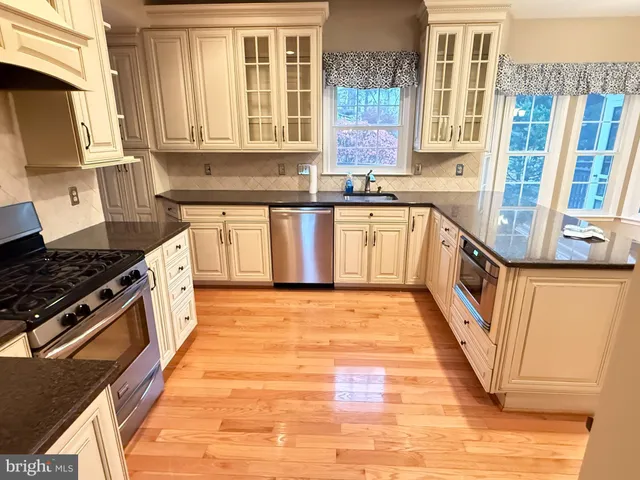 $4,200 | 15292 Surrey House Way, Centreville, VA 20120