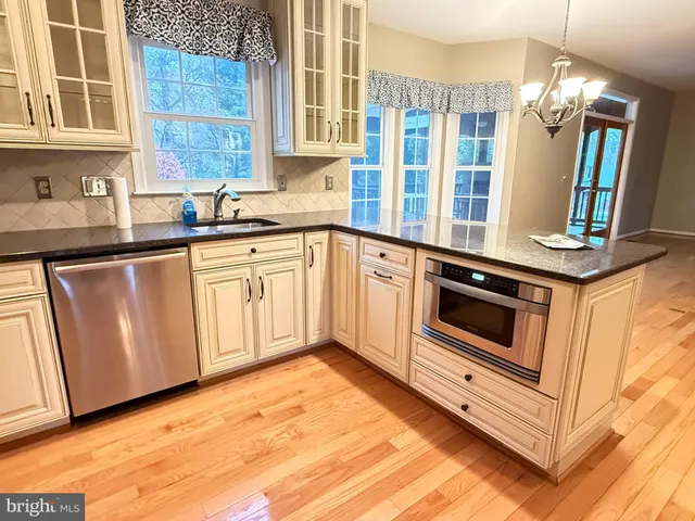 $4,200 | 15292 Surrey House Way, Centreville, VA 20120